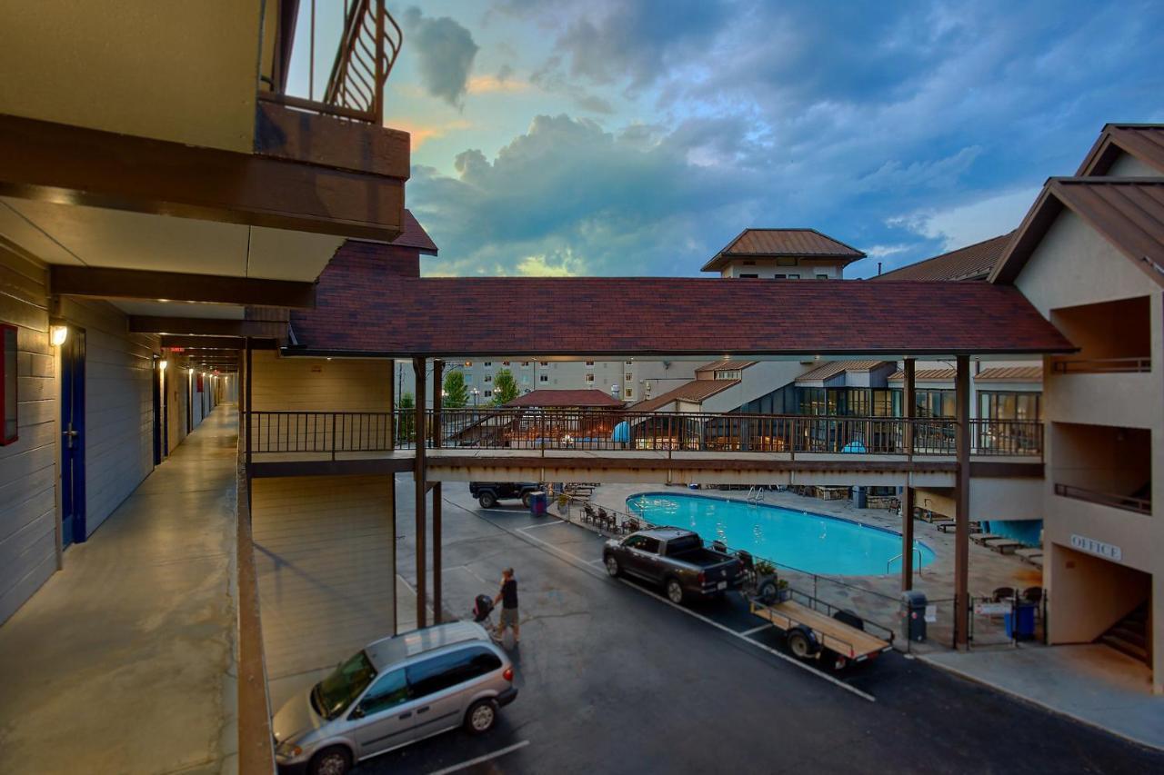 Sidney James Mountain Lodge Gatlinburg Eksteriør billede